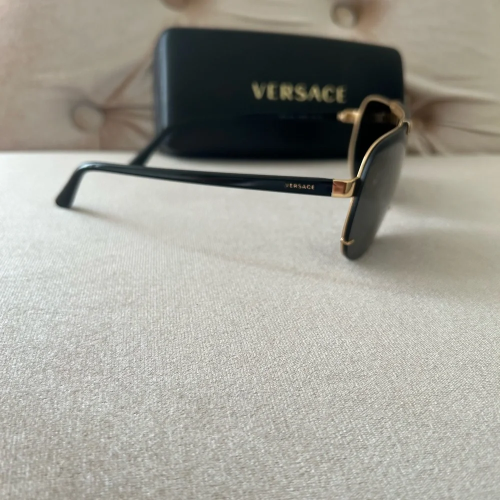 Versace sunglasses - Picture 4 of 8